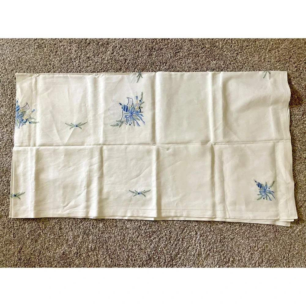 Hand Embroidered Table Cloth & 12 Napkins Vintage 100